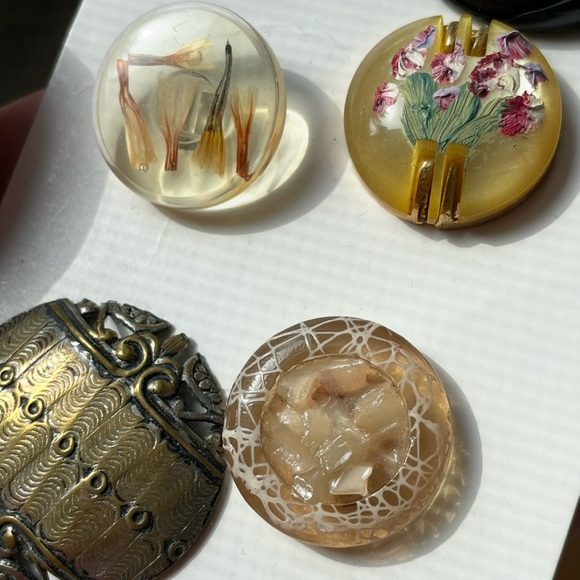 Collection of vintage buttons celluloid?/plastic metal some glow - Picture 9 of 12